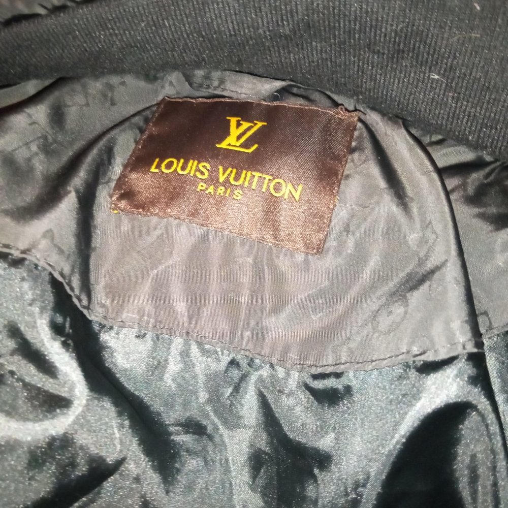 Lv coat - Picture 3 of 4